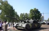 [ẢNH] Ukraine biểu dương lực lượng tăng thiết giáp hùng hậu răn đe ly khai miền Đông