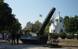 [ẢNH] Ukraine biểu dương lực lượng tăng thiết giáp hùng hậu răn đe ly khai miền Đông