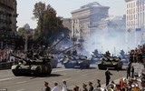 [ẢNH] Ukraine biểu dương lực lượng tăng thiết giáp hùng hậu răn đe ly khai miền Đông
