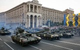 [ẢNH] Ukraine biểu dương lực lượng tăng thiết giáp hùng hậu răn đe ly khai miền Đông