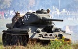 [ẢNH] Xe tăng T-34-85 Nga nhận lại từ Lào biểu diễn sức mạnh trên thao trường