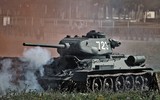 [ẢNH] Xe tăng T-34-85 Nga nhận lại từ Lào biểu diễn sức mạnh trên thao trường