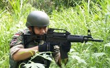 [ẢNH] Chiến sĩ gìn giữ hòa bình Việt Nam huấn luyện sử dụng súng trường Pindad SS2 tối tân