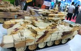 [ẢNH] Loạt mô hình thiết giáp tối tân của Nga trưng bày ngay tại Hà Nội