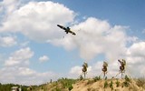 [ẢNH] Tên lửa đa năng mới của Ukraine khiến xe tăng và trực thăng Nga 
