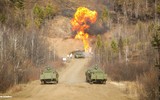 [ẢNH] Thiết giáp BRDM-2M biểu diễn tính năng trước tùy viên quân sự Việt Nam tại Nga