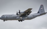 [ẢNH] ‘Lực sĩ’ C-130J Super Hercules ‘ngã sấp mặt’ ngay khi chuẩn bị cất cánh