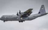 [ẢNH] ‘Lực sĩ’ C-130J Super Hercules ‘ngã sấp mặt’ ngay khi chuẩn bị cất cánh