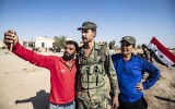 [ẢNH] Quân đội Syria cùng vũ khí hạng nặng ào ạt trở lại thị trấn Tal Tamr