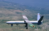 [ẢNH] Tên lửa Hezbollah bắn như mưa nhưng không hạ được máy bay Israel?