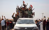 [ẢNH] Quân đội Syria cùng vũ khí hạng nặng ào ạt trở lại thị trấn Tal Tamr