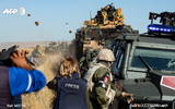 [ẢNH] Quân cảnh Nga bị người Kurd tấn công dữ dội khi tuần tra tại Đông Bắc Syria
