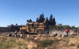 [ẢNH] Quân cảnh Nga bị người Kurd tấn công dữ dội khi tuần tra tại Đông Bắc Syria
