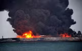 [ẢNH] Máy bay Mỹ tấn công dữ dội, phá hủy đoàn tàu chở dầu của Syria