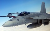 [ẢNH] Tiêm kích F/A-18 Hornet bay ngay trên đầu tổ hợp phòng không S-400 Triumf
