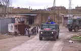 [ẢNH] Đoàn xe tuần tra của quân cảnh Nga tại Syria bị Mỹ đe dọa dùng vũ lực