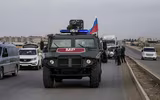 [ẢNH] Đoàn xe tuần tra của quân cảnh Nga tại Syria bị Mỹ đe dọa dùng vũ lực