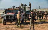 [ẢNH] Đoàn xe tuần tra của quân cảnh Nga tại Syria bị Mỹ đe dọa dùng vũ lực