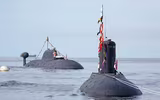 [ẢNH] Chưa khắc phục xong vụ cháy tàu sân bay, Nga lại tiếp tục bị chìm tàu ngầm