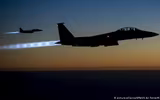 [ẢNH] Máy bay Mỹ tấn công dữ dội, phá hủy căn cứ Iran trên đất Syria