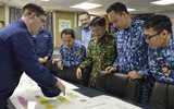 [ẢNH] Cảnh sát biển Việt Nam thăm tàu tuần tra USCGC John Midgett sắp được Mỹ bàn giao