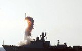 [ẢNH] Chiến hạm Nga dội mưa tên lửa hành trình Kalibr vào thành phố Aleppo