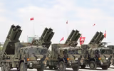 [ẢNH] Thổ Nhĩ Kỳ ào ạt phóng tên lửa hạng nặng vào vị trí của quân đội Syria