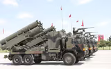 [ẢNH] Thổ Nhĩ Kỳ ào ạt phóng tên lửa hạng nặng vào vị trí của quân đội Syria