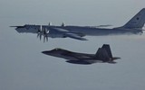 [ẢNH] ‘Gấu bay’ Tu-142 Nga lại bị F-22 Mỹ giám sát sát sạt