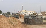 [ẢNH] Thiết giáp Mỹ chặn đường, buộc quân cảnh Nga rời khu vực quan trọng tại Syria