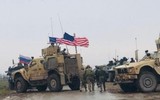 [ẢNH] Thiết giáp Mỹ chặn đường, buộc quân cảnh Nga rời khu vực quan trọng tại Syria