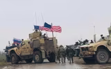 [ẢNH] Thiết giáp Mỹ chặn đường, buộc quân cảnh Nga rời khu vực quan trọng tại Syria