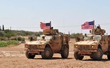 [ẢNH] Thiết giáp Mỹ chặn đường, buộc quân cảnh Nga rời khu vực quan trọng tại Syria