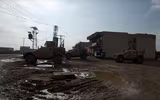 [ẢNH] Thiết giáp Mỹ chặn đường, buộc quân cảnh Nga rời khu vực quan trọng tại Syria