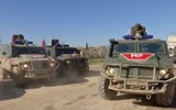 [ẢNH] Thiết giáp Mỹ chặn đường, buộc quân cảnh Nga rời khu vực quan trọng tại Syria