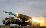 [ẢNH] Iran bất ngờ triển khai hàng chục tổ hợp tên lửa khóa chặt Eo biển Hormuz