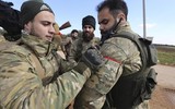 [ẢNH] Thổ Nhĩ Kỳ điều động số lượng khổng lồ binh sĩ và phương tiện áp sát Idlib