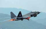 [ẢNH]  Bao giờ tiêm kích tàng hình J-31 Trung Quốc mới có thể cất cánh từ tàu sân bay?