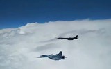 [ẢNH] Chiến đấu cơ Nga đánh chặn máy bay ném bom Mỹ đang mô phỏng tấn công Crimea