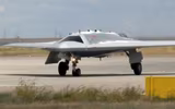 [ẢNH] Báo Mỹ chỉ rõ lợi thế của S-70 Okhotnik Nga so với B-21 Raider