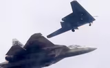 [ẢNH] Báo Mỹ chỉ rõ lợi thế của S-70 Okhotnik Nga so với B-21 Raider