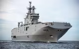 [ẢNH] Tàu sân bay Mistral của Ai Cập mang đầy trực thăng tấn công hiện đại tới Libya tham chiến