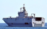 [ẢNH] Tàu sân bay Mistral của Ai Cập mang đầy trực thăng tấn công hiện đại tới Libya tham chiến
