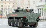 [ẢNH] Xe bọc thép chở quân Bumerang tối tân nhất của Nga bốc khói mù mịt ngay trong lễ duyệt binh