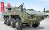 [ẢNH] Xe bọc thép chở quân Bumerang tối tân nhất của Nga bốc khói mù mịt ngay trong lễ duyệt binh