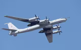 [ẢNH] Biên đội 7 chiếc Tu-142 Nga xuất kích trả đũa sau khi bị F-22 Mỹ áp sát