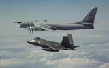 [ẢNH] Biên đội 7 chiếc Tu-142 Nga xuất kích trả đũa sau khi bị F-22 Mỹ áp sát