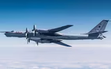 [ẢNH] Biên đội 7 chiếc Tu-142 Nga xuất kích trả đũa sau khi bị F-22 Mỹ áp sát