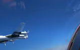 [ẢNH] Biên đội 7 chiếc Tu-142 Nga xuất kích trả đũa sau khi bị F-22 Mỹ áp sát