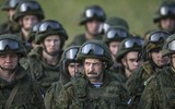 [ẢNH] Xe tăng Nga áp sát biên giới khi Belarus cảnh báo chiến tranh